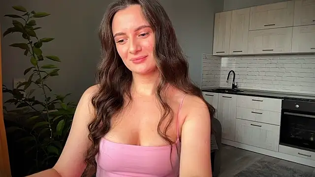 Luna Raee online show from September 21, 2025, 7:24 am