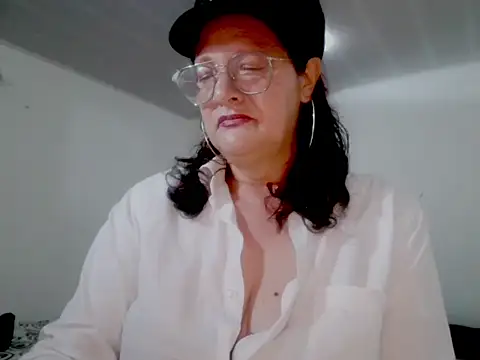 Snapshot of ArdienteBetania chatting on October 14, 2025, 2:39 pm ArdienteBetania online show from October 14, 2025, 2:39 pm