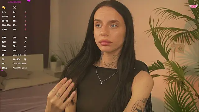 Snapshot of livia_starwars chatting on September 25, 2025, 9:43 pm livia starwars online show from September 25, 2025, 9:43 pm