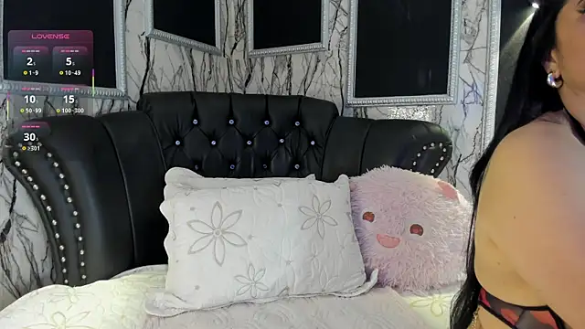 adelinemoretti online show from January 5, 2026, 7:28 pm