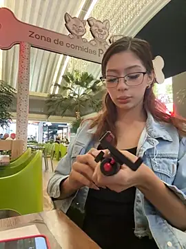 Snapshot of Melody-baby chatting on November 16, 2025, 12:04 am Melody-baby online show from November 16, 2025, 12:04 am