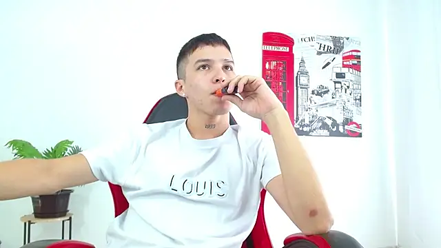 Cumandres18 online show from November 26, 2025, 2:39 pm