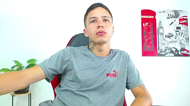 Cumandres18 online show from April 10, 2026, 2:35 pm