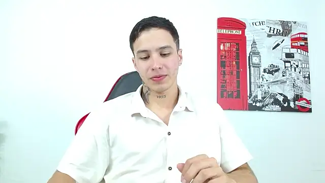 Cumandres18 online show from February 13, 2026, 3:01 pm