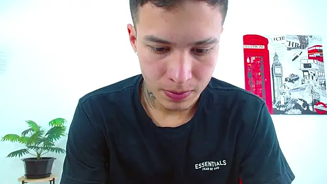 Cumandres18 online show from April 9, 2026, 2:56 pm