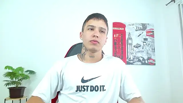 Cumandres18 online show from January 6, 2026, 2:54 pm