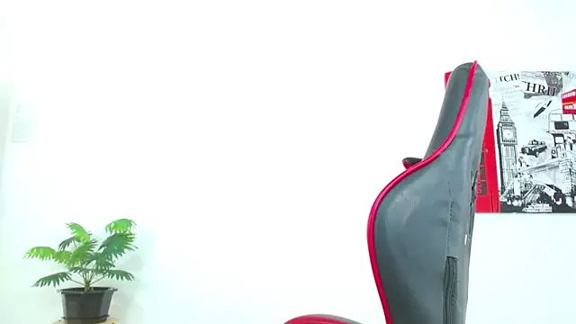 Cumandres18 online show from April 1, 2026, 2:47 pm