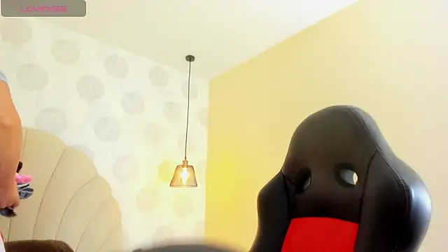 Snapshot of GIANAMILLER6 chatting on February 10, 2026, 12:04 pm GIANAMILLER6 online show from February 10, 2026, 12:04 pm