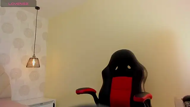 GIANAMILLER6 online show from November 16, 2025, 12:10 pm