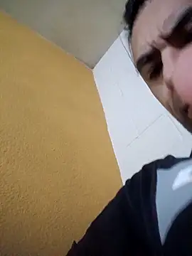 Snapshot of Mounstro3 chatting on October 19, 2025, 3:26 pm Mounstro3 online show from October 19, 2025, 3:26 pm