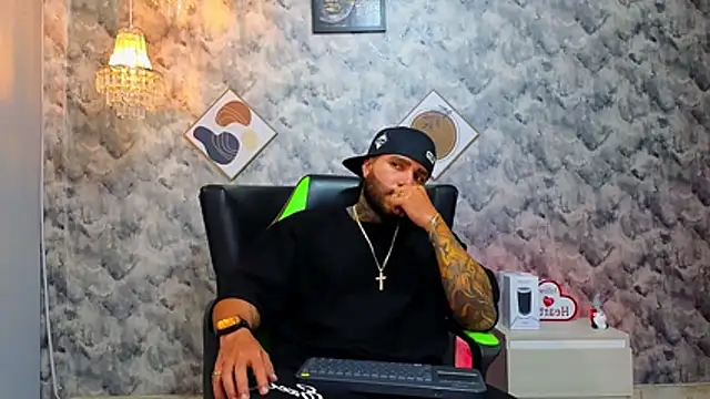 Apolo rousse1 online show from February 20, 2026, 9:28 pm