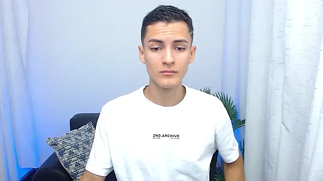 Matiius18 online show from October 23, 2025, 1:43 pm