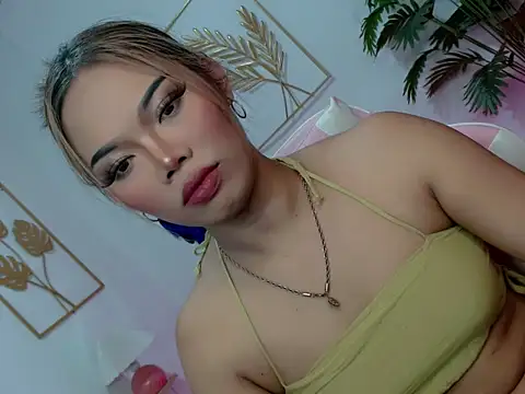 cassielily online show from April 12, 2026, 12:19 pm