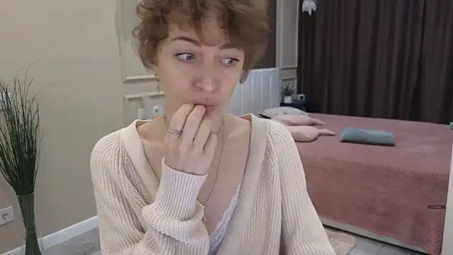 daniellia  online show from October 14, 2025, 8:59 am