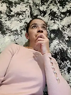 Snapshot of alinaalinutzq chatting on October 17, 2025, 6:43 pm alinaalinutzq online show from October 17, 2025, 6:43 pm