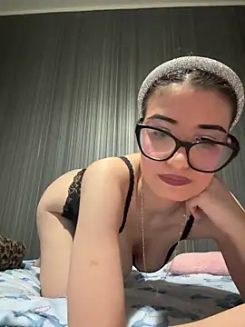 Snapshot of Larra69 chatting on April 12, 2026, 5:38 pm Larra69 online show from April 12, 2026, 5:38 pm