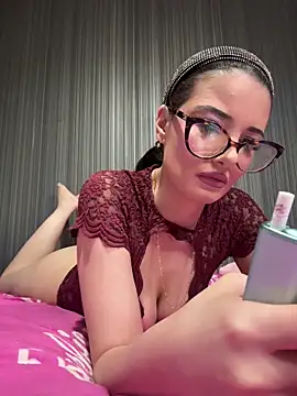 Snapshot of Larra69 chatting on March 27, 2026, 6:09 pm Larra69 online show from March 27, 2026, 6:09 pm