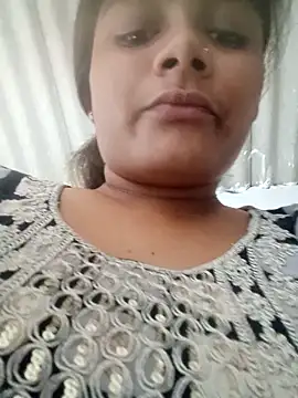 Snapshot of Hot_siiii chatting on September 29, 2025, 8:10 am Hot siiii online show from September 29, 2025, 8:10 am