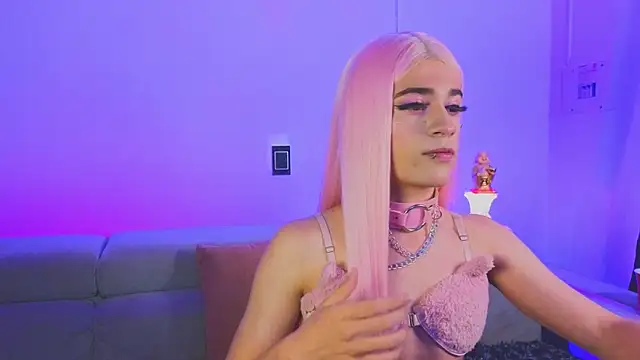 chloe ember online show from December 5, 2025, 5:28 am