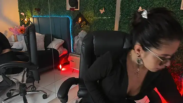 Linagh  online show from March 19, 2026, 11:32 am