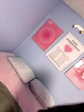 Bella  Lane online show from November 25, 2025, 7:58 pm