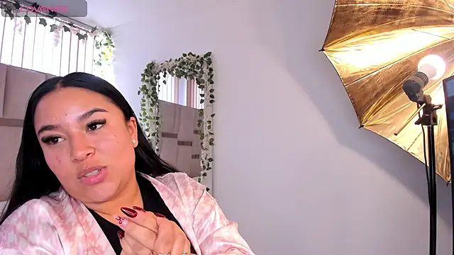 Zoey thompson online show from December 17, 2025, 8:03 pm