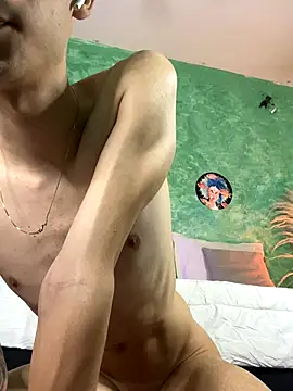 VicenteFerrer online show from December 5, 2025, 7:01 pm