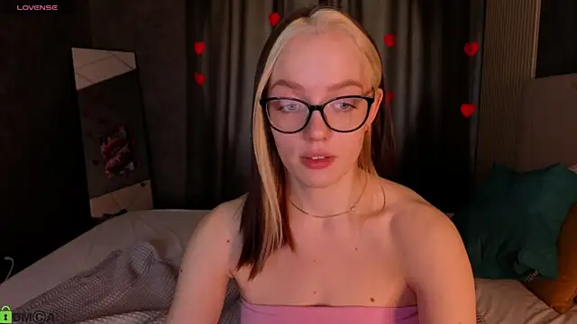 R0cket bunny online show from April 9, 2026, 6:19 am