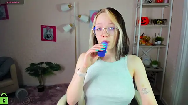 R0cket bunny online show from November 15, 2025, 1:09 am