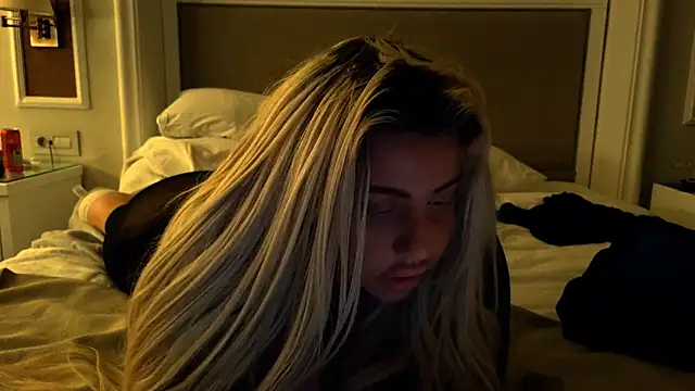 Snapshot of TiaDoll chatting on January 5, 2026, 6:33 pm TiaDoll online show from January 5, 2026, 6:33 pm