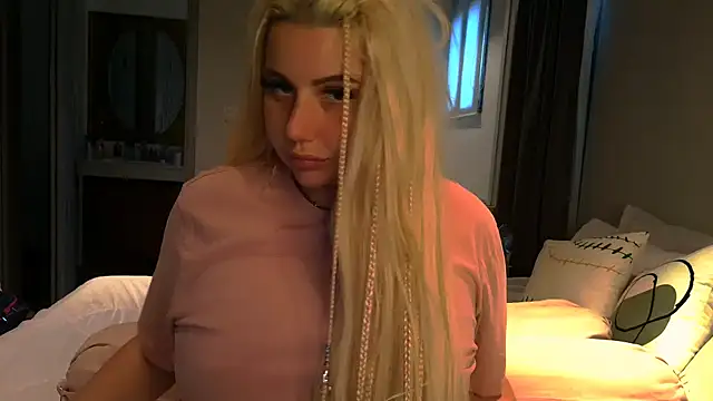 Snapshot of TiaDoll chatting on November 9, 2025, 9:46 am TiaDoll online show from November 9, 2025, 9:46 am