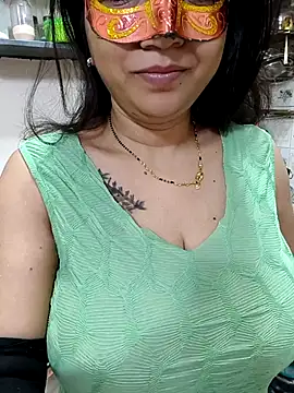 Queen Nightt online show from September 11, 2025, 3:17 am