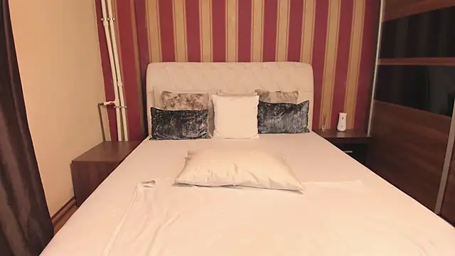 MadameCrowford online show from November 21, 2025, 9:30 am