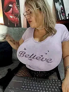 Snapshot of AlexxiaaMat chatting on February 7, 2026, 1:08 pm AlexxiaaMat online show from February 7, 2026, 1:08 pm