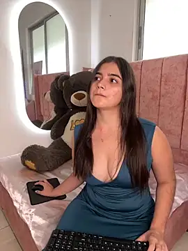 salomecute21 online show from November 1, 2025, 11:59 am