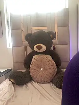 salomecute21 online show from October 1, 2025, 1:37 pm