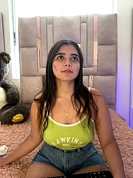 salomecute21 online show from September 17, 2025, 1:24 pm