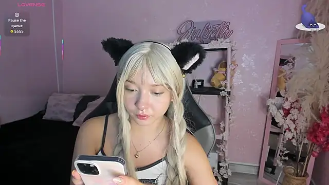 JuliethMoss online show from March 30, 2026, 9:05 pm