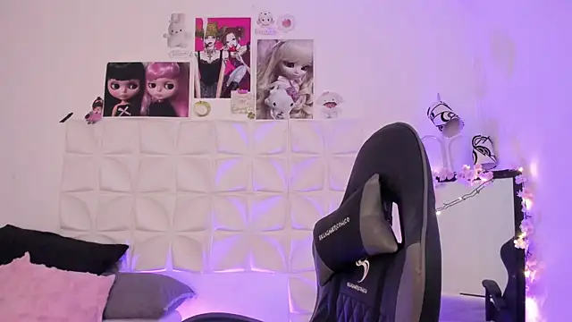 JuliethMoss online show from December 4, 2025, 8:19 pm