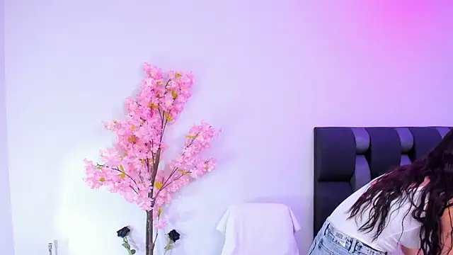 maily zanss online show from April 4, 2026, 8:04 pm