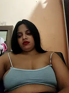 Snapshot of Maahhii_2 chatting on April 4, 2026, 8:37 pm Maahhii 2 online show from April 4, 2026, 8:37 pm