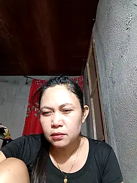 Snapshot of Everleigh_mom chatting on December 17, 2025, 9:58 am Everleigh mom online show from December 17, 2025, 9:58 am