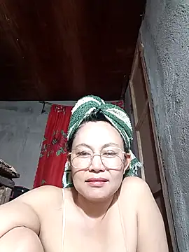 Snapshot of Everleigh_mom chatting on November 26, 2025, 5:18 am Everleigh mom online show from November 26, 2025, 5:18 am