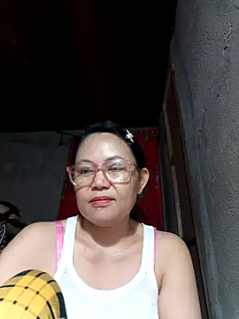 Snapshot of Everleigh_mom chatting on January 8, 2026, 11:33 pm Everleigh mom online show from January 8, 2026, 11:33 pm