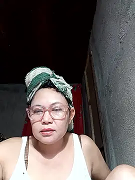 Snapshot of Everleigh_mom chatting on January 12, 2026, 1:56 am Everleigh mom online show from January 12, 2026, 1:56 am