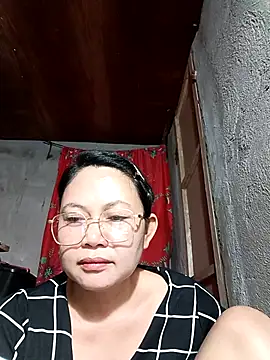 Snapshot of Everleigh_mom chatting on November 22, 2025, 8:02 am Everleigh mom online show from November 22, 2025, 8:02 am