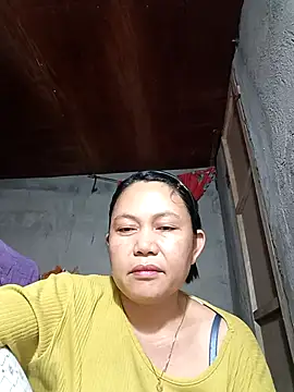 Snapshot of Everleigh_mom chatting on November 3, 2025, 3:12 am Everleigh mom online show from November 3, 2025, 3:12 am