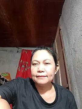 Snapshot of Everleigh_mom chatting on November 2, 2025, 9:47 am Everleigh mom online show from November 2, 2025, 9:47 am