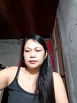 Snapshot of Everleigh_mom chatting on December 4, 2025, 8:08 pm Everleigh mom online show from December 4, 2025, 8:08 pm