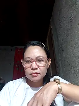 Snapshot of Everleigh_mom chatting on January 15, 2026, 10:51 am Everleigh mom online show from January 15, 2026, 10:51 am